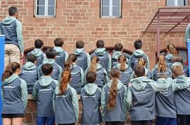 Photo d'élèves portant les vestes du Département de l'Aveyron